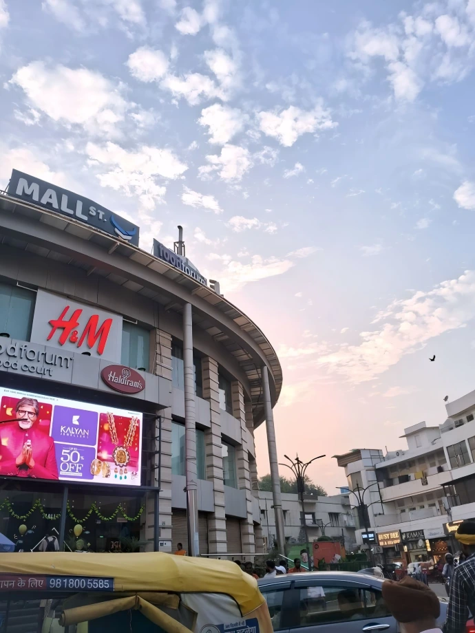 Kamla Nagar Market